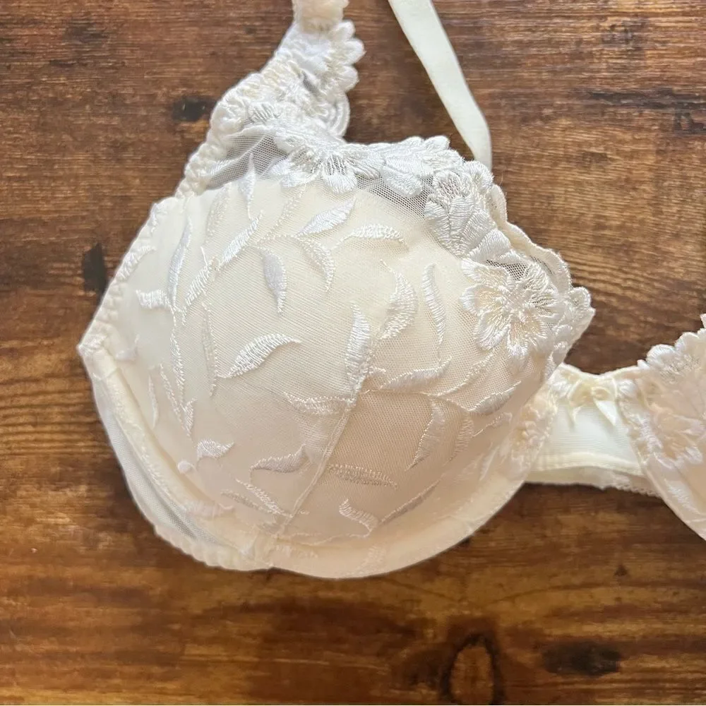 Vintage Wonderbra Cream Lace Underwire Padded Bra 36C